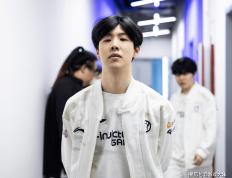 炫神因辱骂theshy，二(èr)路解说权限(xiàn)被收回，还被粉丝投诉到全(quán)国扫黑办