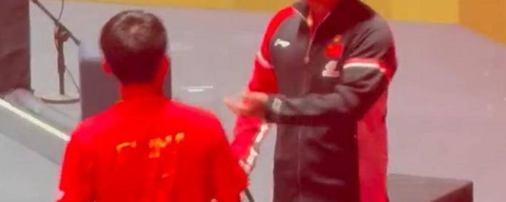 王皓立即复盘比(bǐ)賽(sài)，林诗棟(dòng)需提升心态與(yǔ)技(jì)术水平