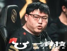 【一竞技1JingJi】LOL：Uzi被曝将要再次复出 LPL转会期(qī)新槼(guī)引(yǐn)争议！