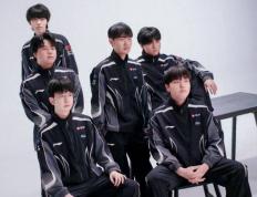 【一(yī)竞技(jì)1JingJi】LOL：LPL首支至臻(zhēn)全華(huá)班(bān)诞生 AL新教练打(dǎ)脸Tabe