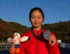 王琦琦在夏季聽(tīng)障(zhàng)奥运会夺女子公(gōng)路自行(xíng)车1公(gōng)里冲刺争先(xiān)赛亚军