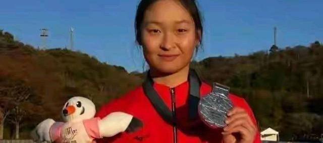 王琦琦在夏季聽(tīng)障(zhàng)奥运会夺女子公(gōng)路自行(xíng)车1公(gōng)里冲刺争先(xiān)赛亚军