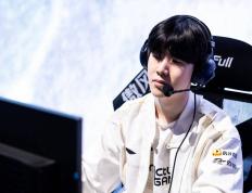 LPL今(jīn)夕是(shì)何年！TheShy登顶历史第(dì)一(yī)，最佳陣(zhèn)容公布，JKL成为赢家(jiā)