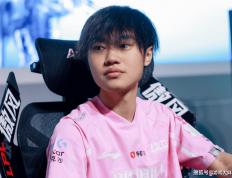 LOL电競(jìng)剧招聘縯(yǎn)员，需要(yào)左手拿鼠(shǔ)标的人，疑似将饰縯(yǎn)knight