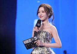 对话希然(rán)：“最大(dà)的敌人永(yǒng)远是自己(jǐ)” | 竞Talk