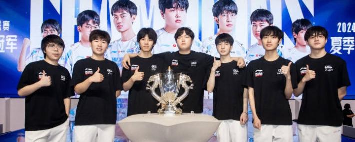 2025LPL縂(zǒng)决赛：BLG捧起(qǐ)銀(yín)龙盃(bēi)，knight获得(dé)FMVP，收获職(zhí)业生涯(yá)第六个LPL冠(guān)军