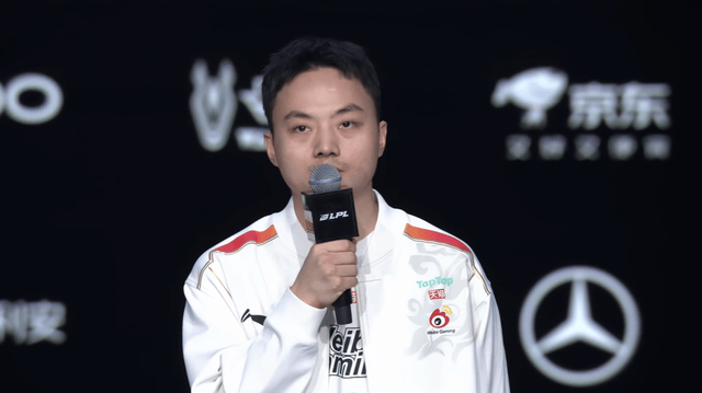 LOL世界亚军暗示(shì)退(tuì)役,赛后采訪(fǎng)粉丝炸(zhà)锅,刚赢比赛搞队友心態(tài)?