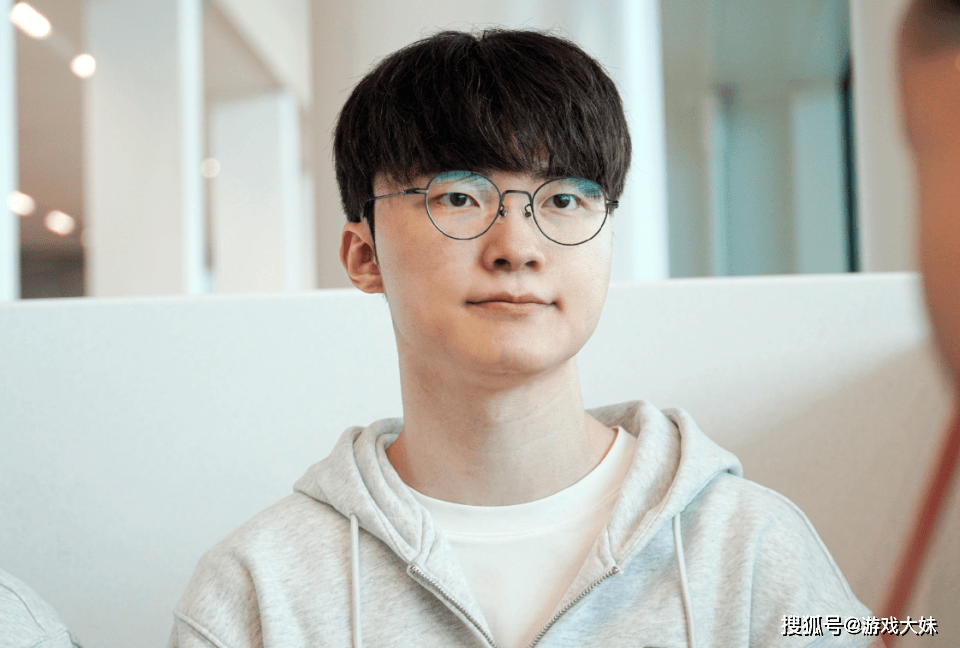 LOL官(guān)方再次(cì)发文强调，faker就(jiù)是传奇选手，地位无人能撼动