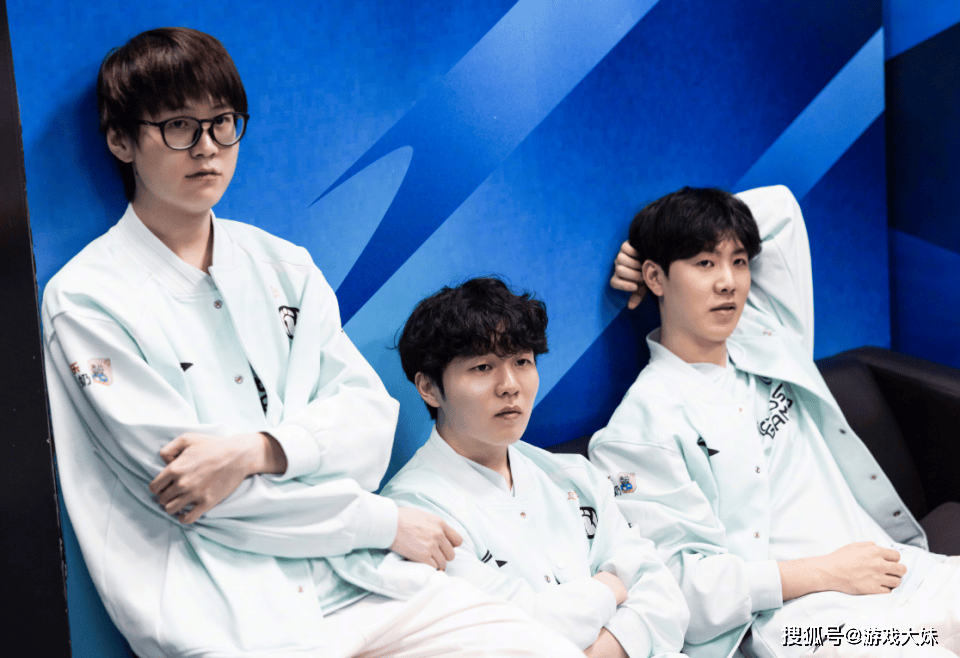 炫神因骂theshy被处罚，如(rú)今认怂，公开道(dào)歉希望拿(ná)回二(èr)路(lù)解(jiě)說(shuō)权