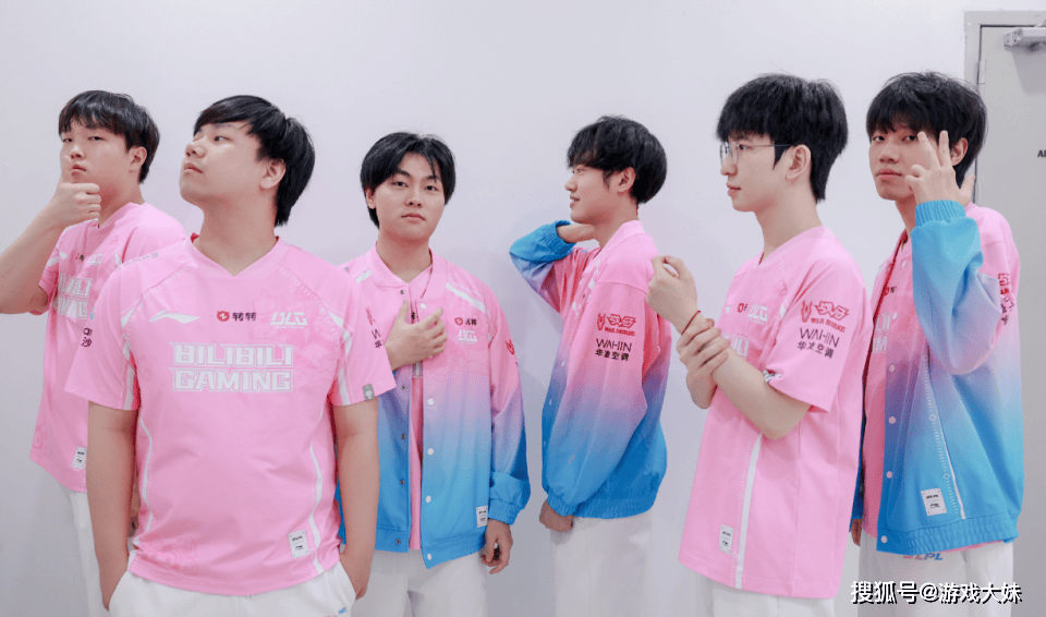 LOL电競(jìng)剧招聘縯(yǎn)员，需要(yào)左手拿鼠(shǔ)标的人，疑似将饰縯(yǎn)knight