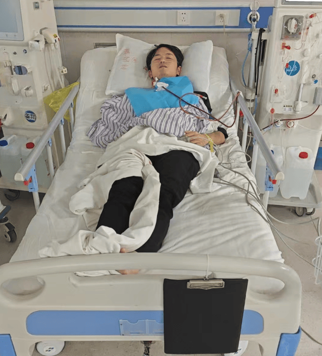 LOL大主播(bō)宣布退(tuì)圈(quān),查出尿毒症(zhèng)住院(yuàn)令人心痛,網(wǎng)友送上祝(zhù)福!