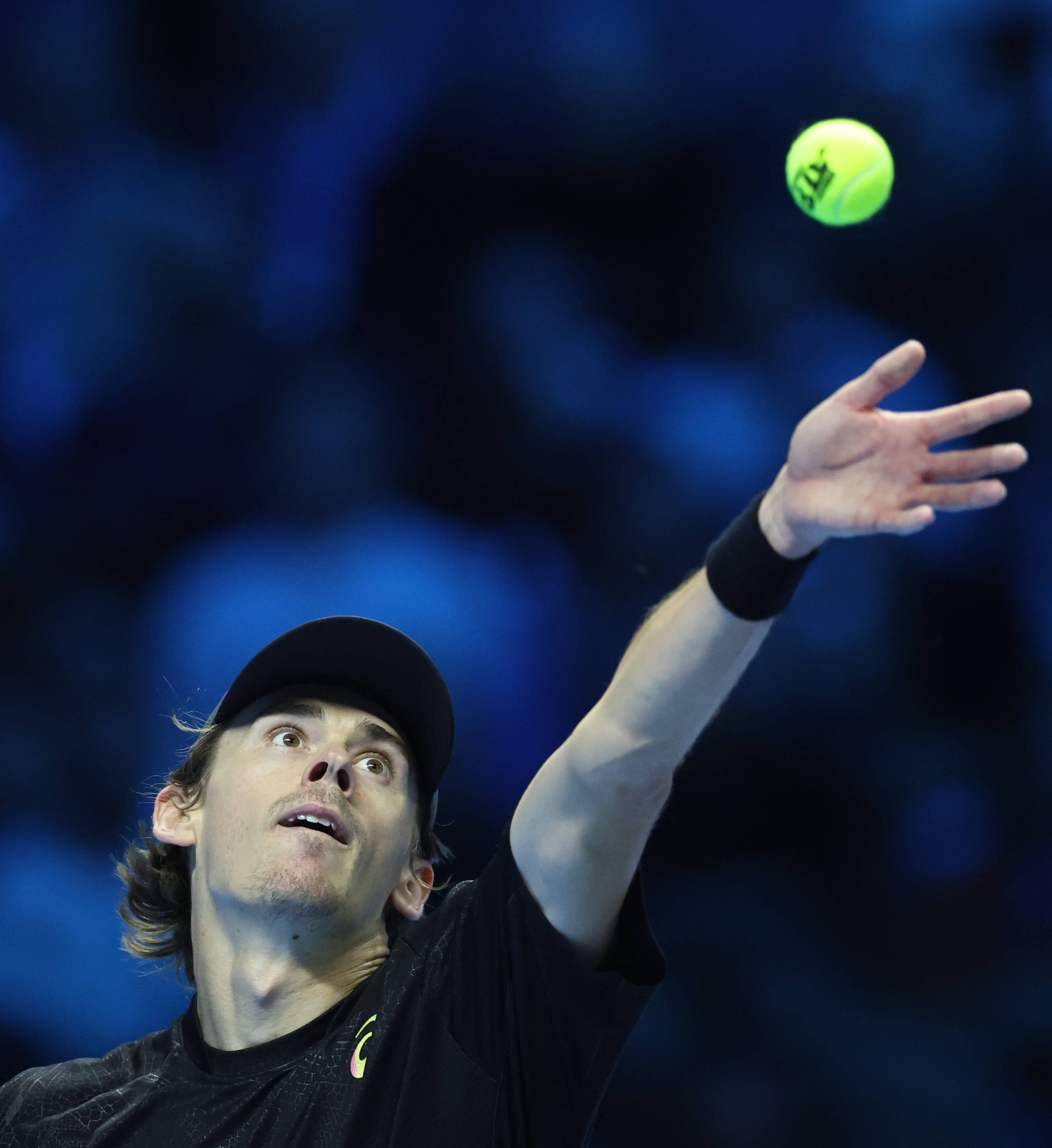 (体育)网球——ATP年終(zhōng)总决赛半决赛:辛纳胜德米纳尔