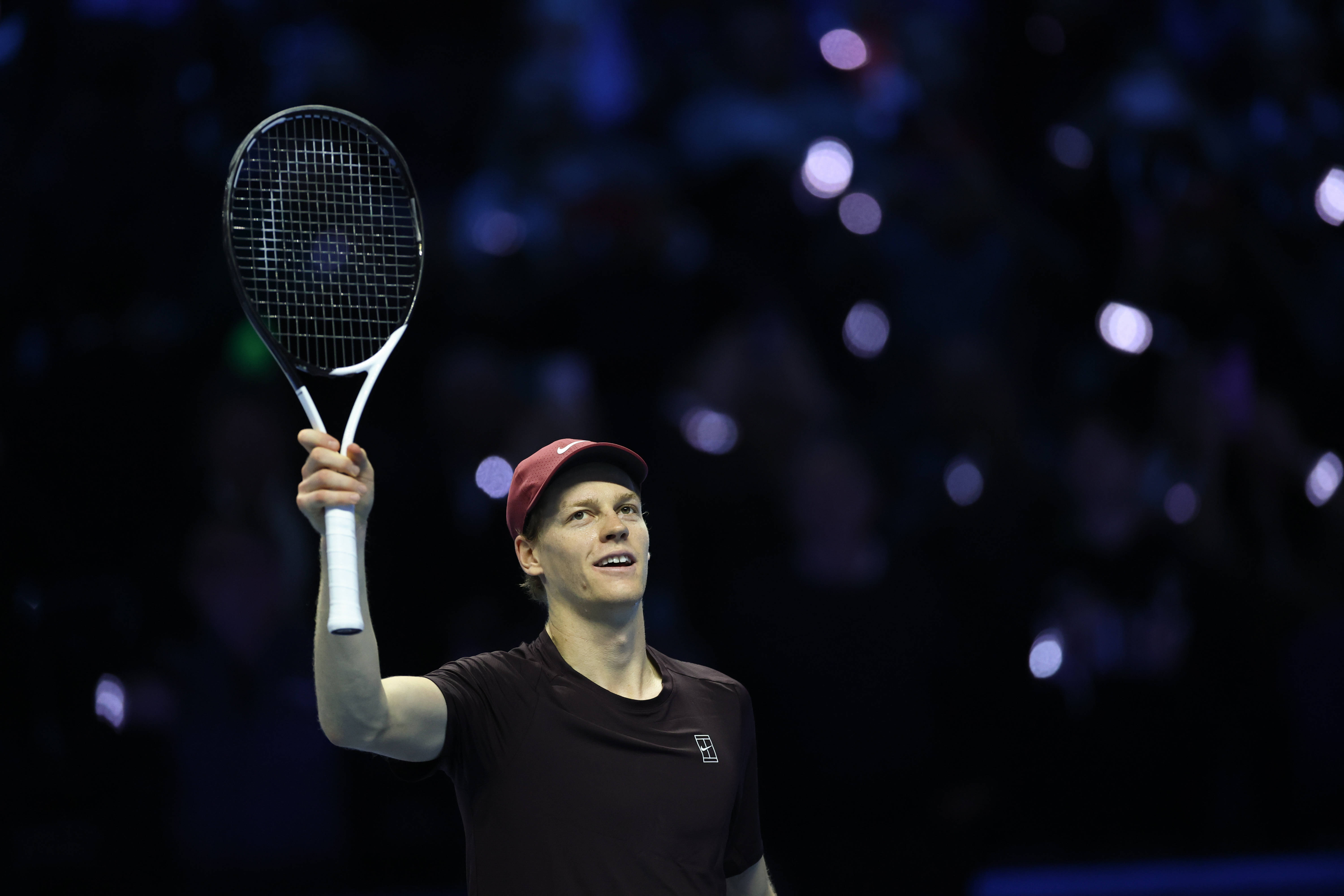 (体育)网球——ATP年終(zhōng)总决赛半决赛:辛纳胜德米纳尔