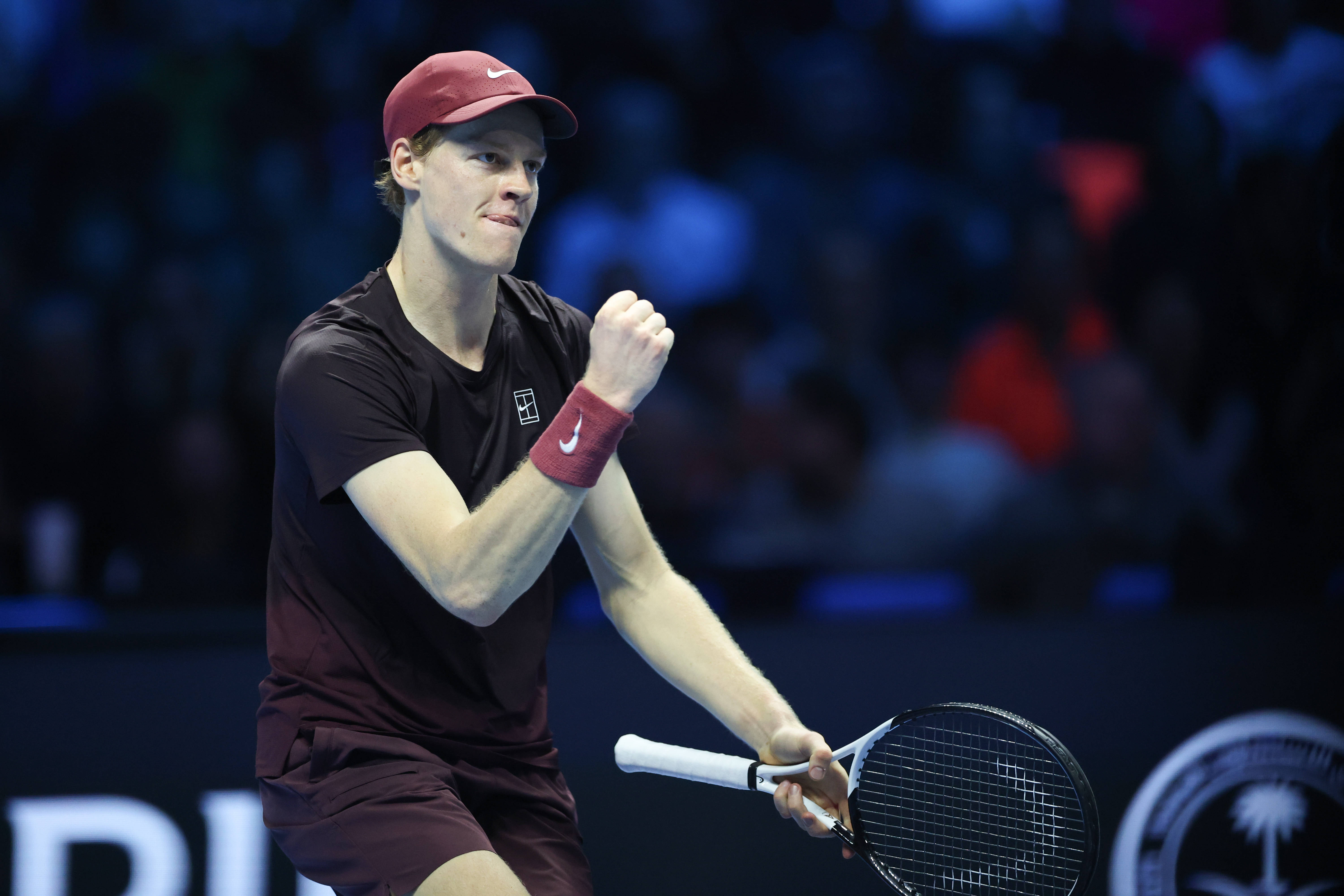 (体育)网球——ATP年終(zhōng)总决赛半决赛:辛纳胜德米纳尔