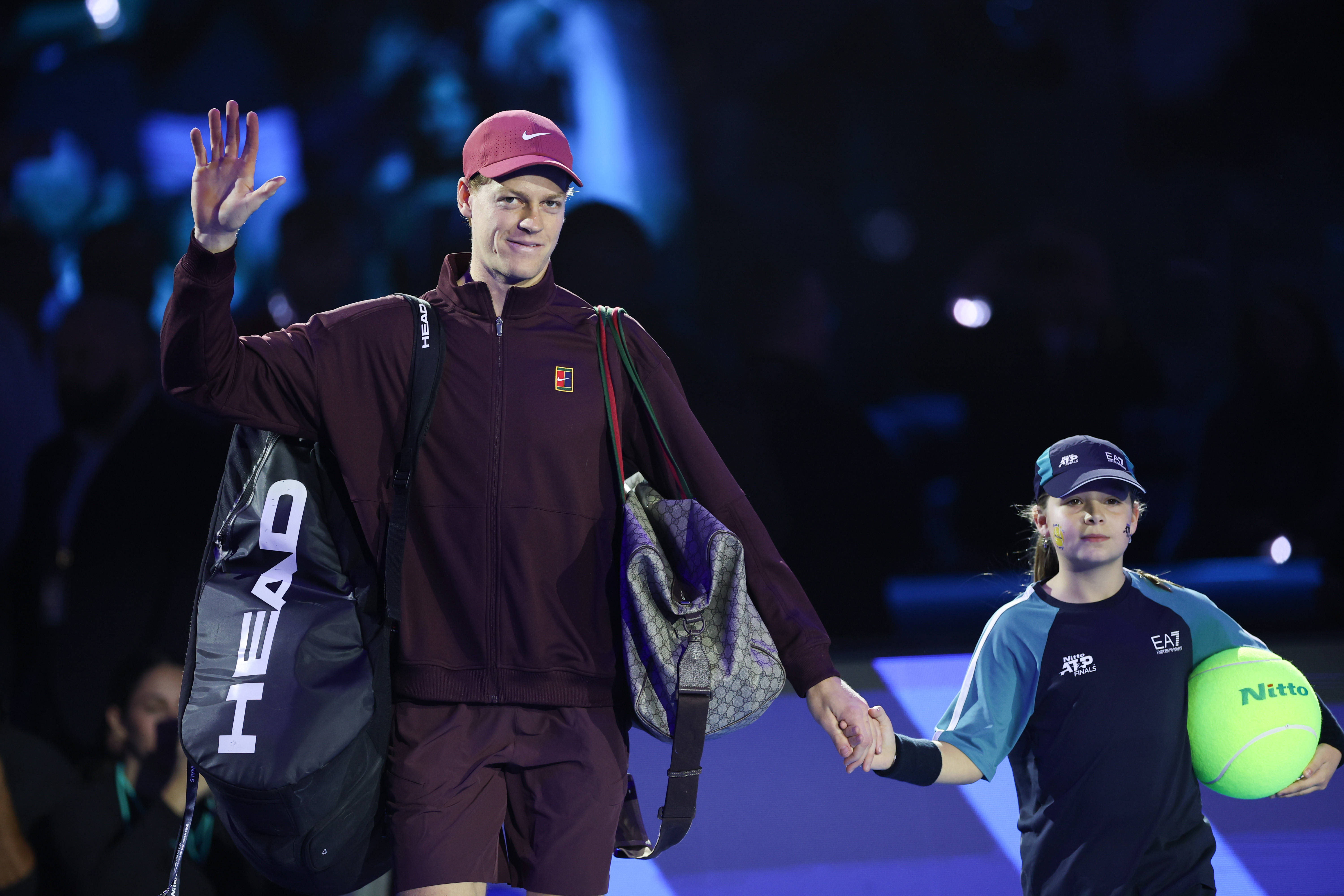 (体育)网球——ATP年終(zhōng)总决赛半决赛:辛纳胜德米纳尔