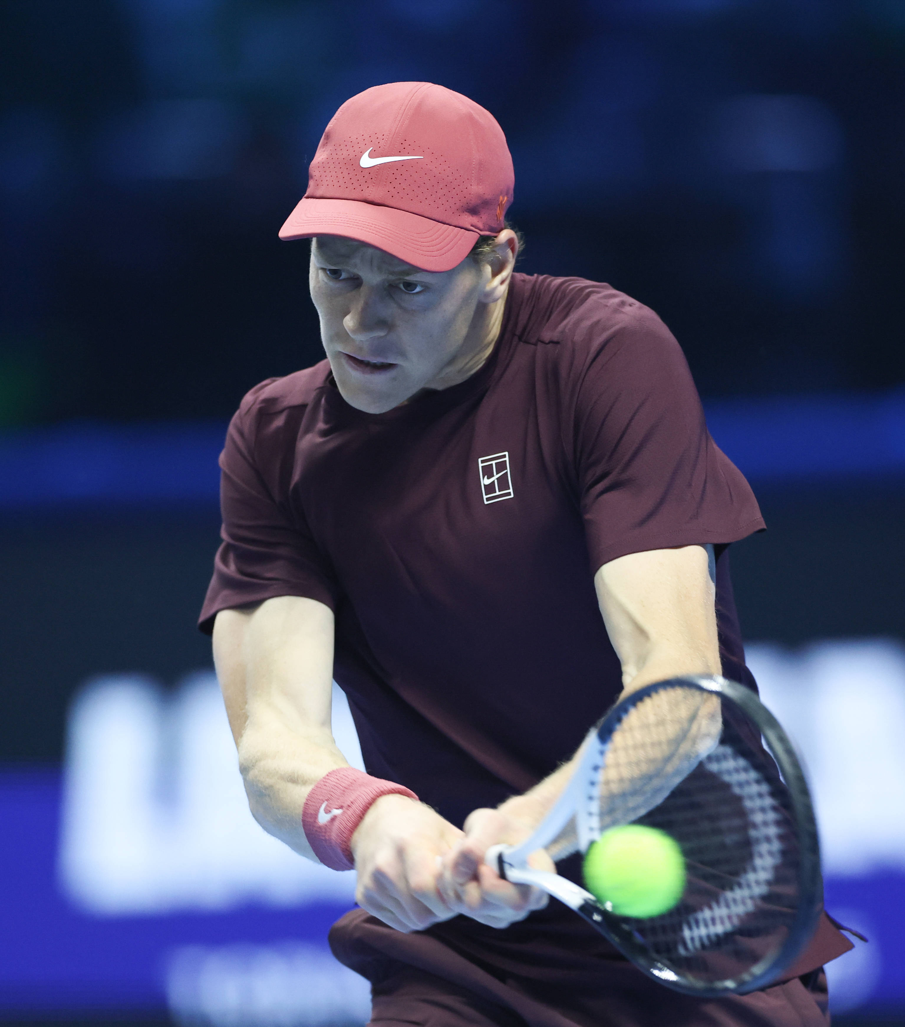 (体育)网球——ATP年終(zhōng)总决赛半决赛:辛纳胜德米纳尔