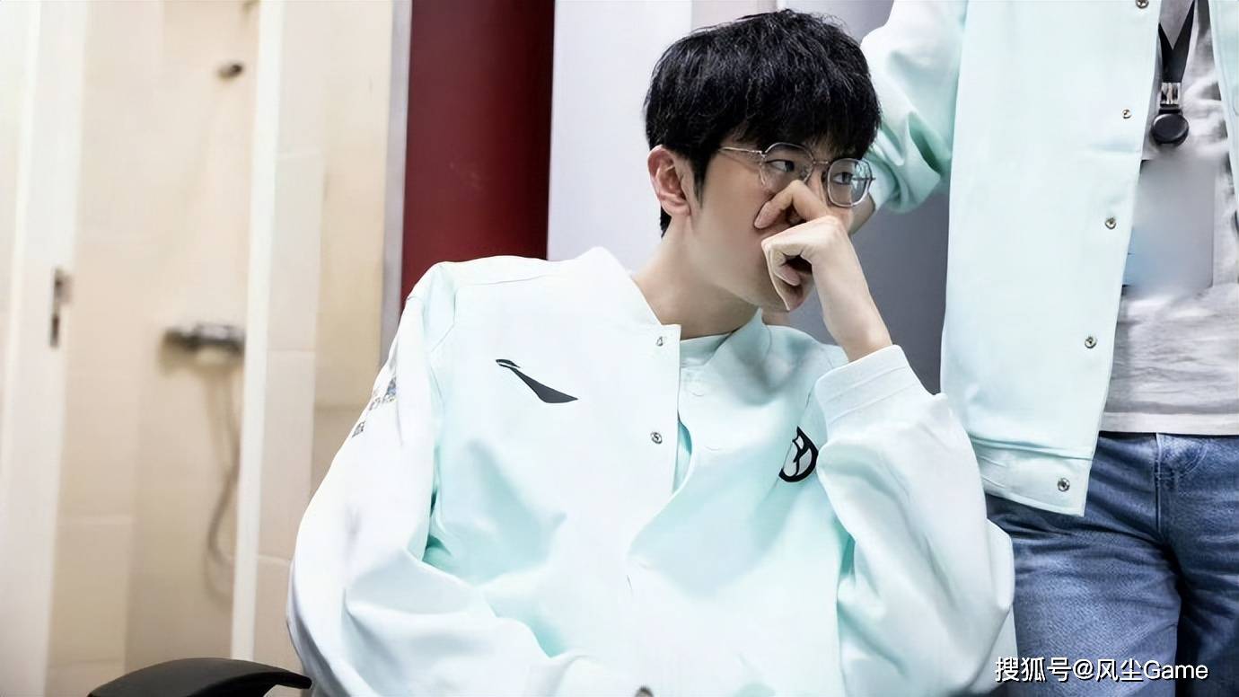 LPL转会期改(gǎi)革(gé)失(shī)败!6位(wèi)一线选手休息,仅有3人参加竞拍