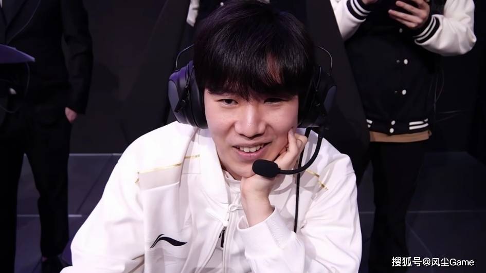 LPL转会期改(gǎi)革(gé)失(shī)败!6位(wèi)一线选手休息,仅有3人参加竞拍