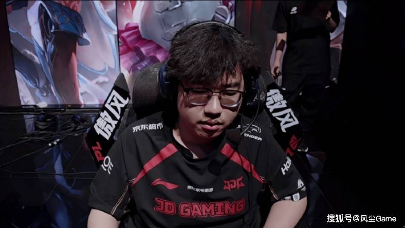 LPL转会期改(gǎi)革(gé)失(shī)败!6位(wèi)一线选手休息,仅有3人参加竞拍