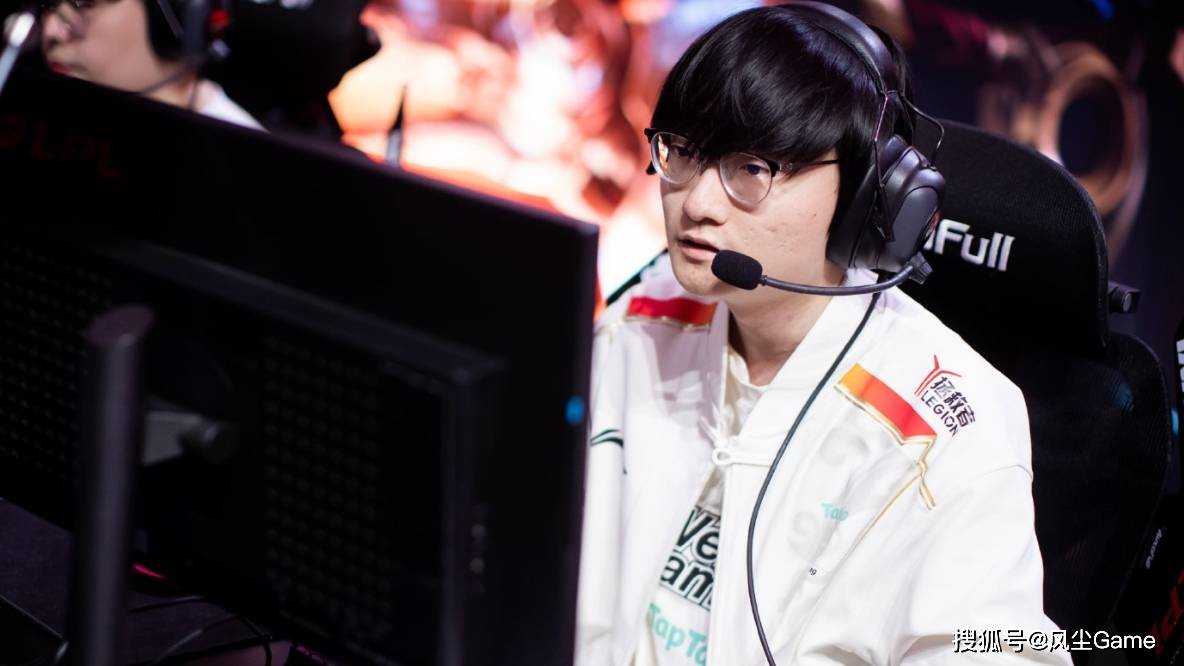 LPL转会期改(gǎi)革(gé)失(shī)败!6位(wèi)一线选手休息,仅有3人参加竞拍