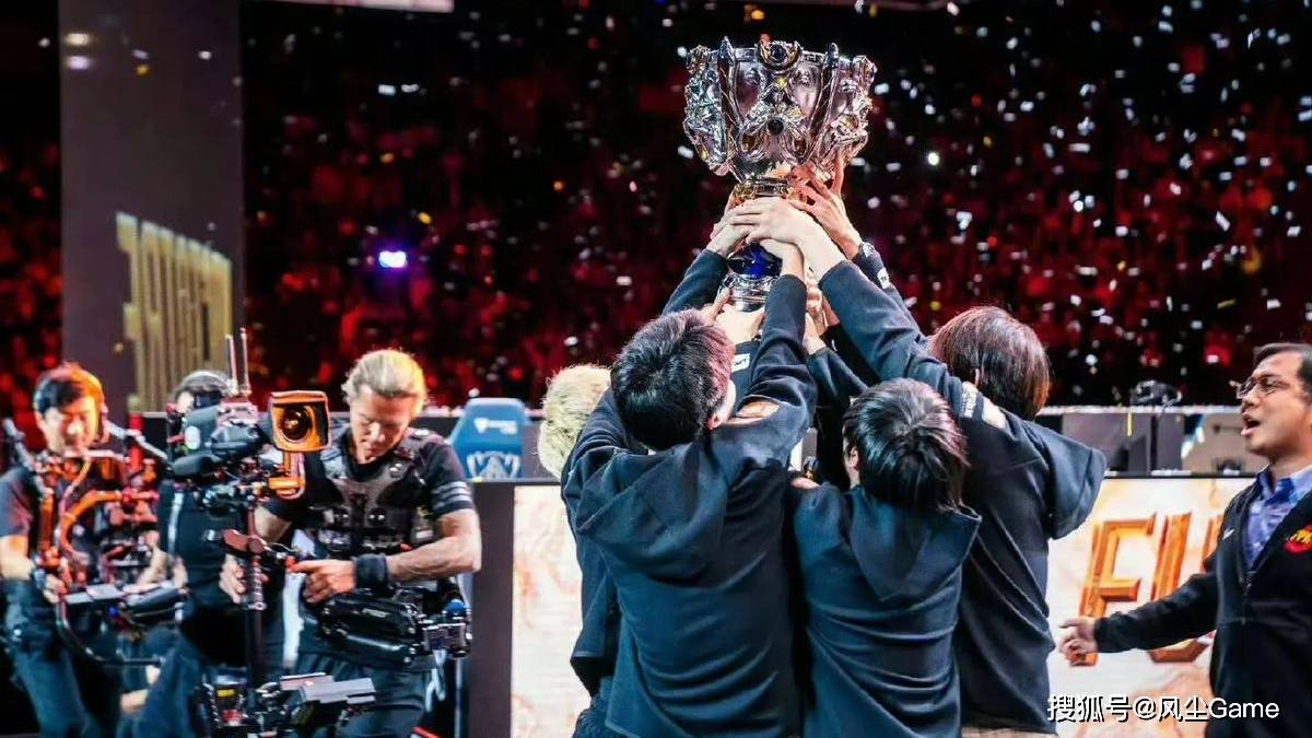 LPL转会期改(gǎi)革(gé)失(shī)败!6位(wèi)一线选手休息,仅有3人参加竞拍