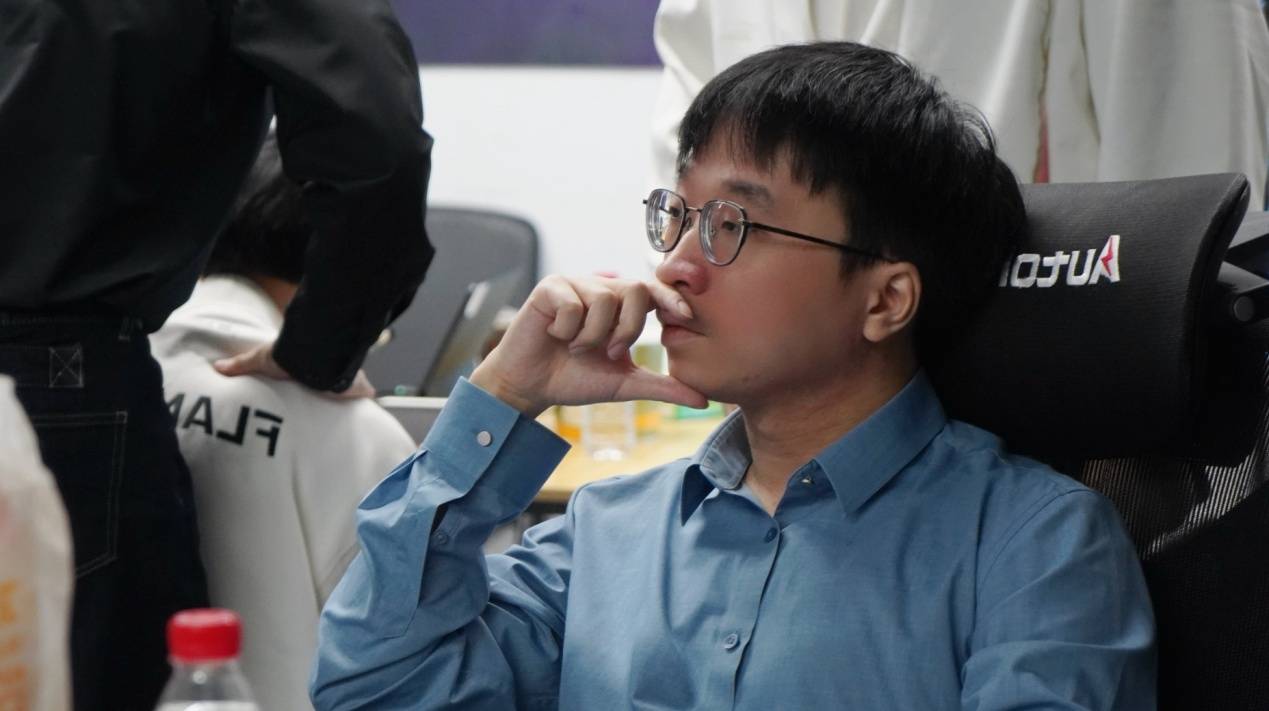 LOL迎(yíng)来重大爆料(liào)!拳(quán)头官方(fāng)透(tòu)露,LCK明(míng)年的比(bǐ)赛,教练或参与指挥