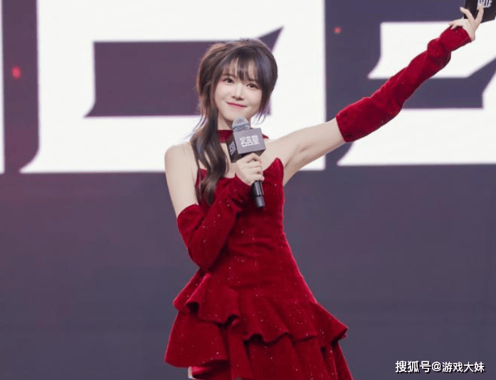 骆歆素(sù)顔(yán)直播，被誇(kuā)顔(yán)值很高，展示身上(shàng)多(duō)处淤青