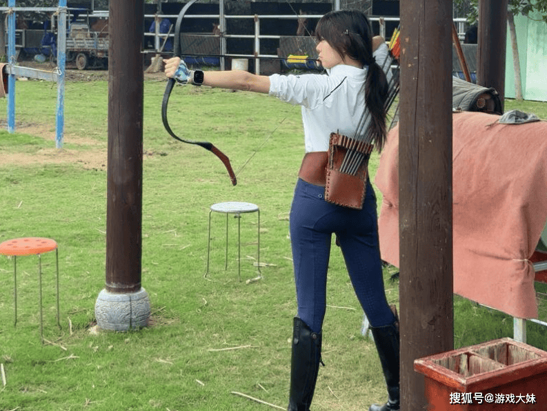 骆歆素(sù)顔(yán)直播，被誇(kuā)顔(yán)值很高，展示身上(shàng)多(duō)处淤青