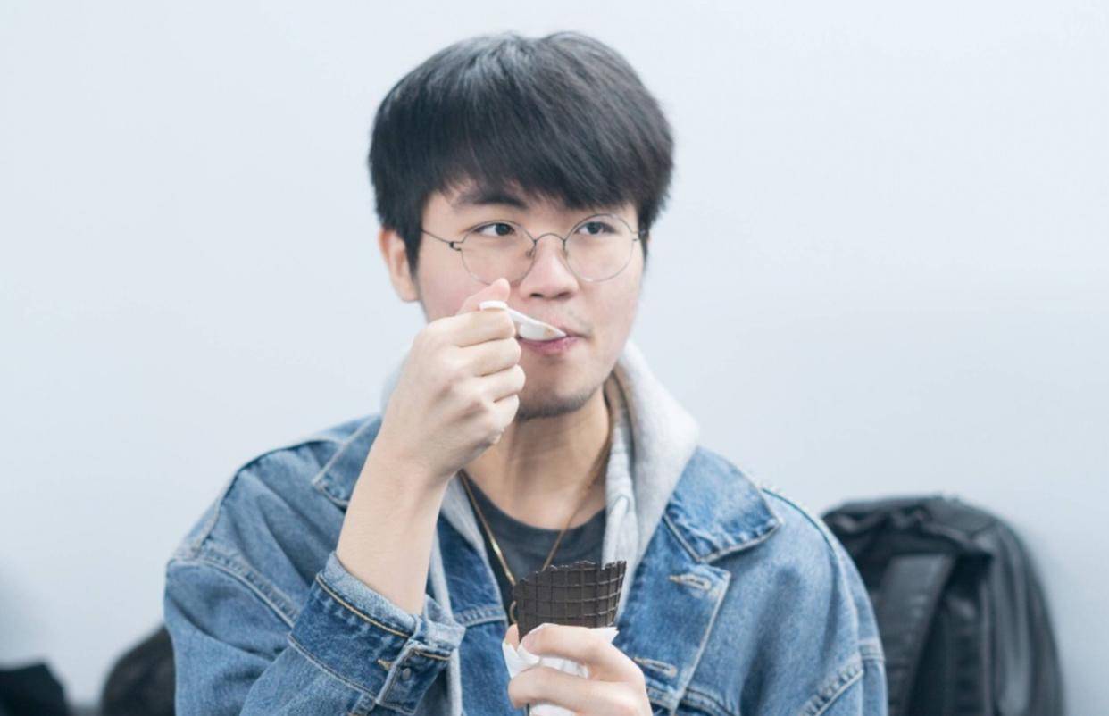 英雄聯(lián)盟真(zhēn)的(de)要(yào)凉了？世界冠军评价：播(bō)LOL没人看，准备转战CS