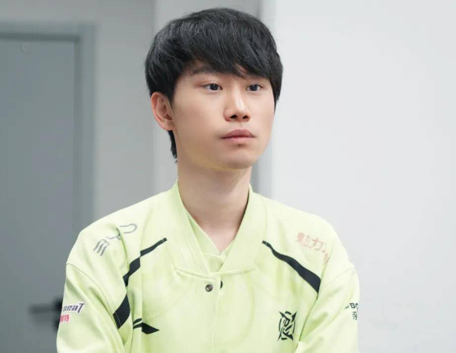 英雄聯(lián)盟真(zhēn)的(de)要(yào)凉了？世界冠军评价：播(bō)LOL没人看，准备转战CS