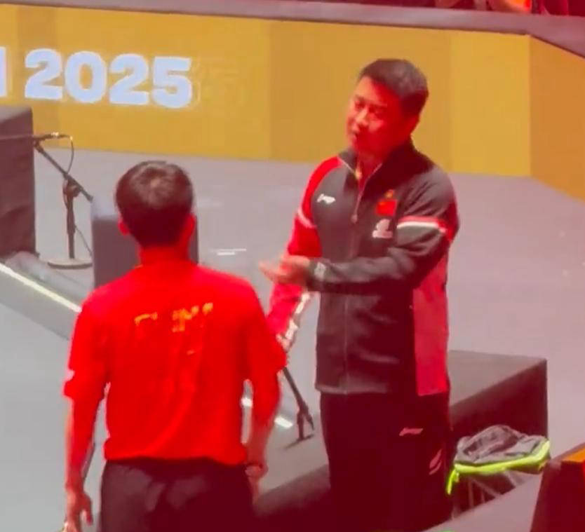 王皓立即复盘比(bǐ)賽(sài)，林诗棟(dòng)需提升心态與(yǔ)技(jì)术水平