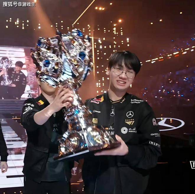 T1决賽(sài)队内语音火了，Oner调侃多兰不想贏(yíng)，Faker直言送太(tài)多