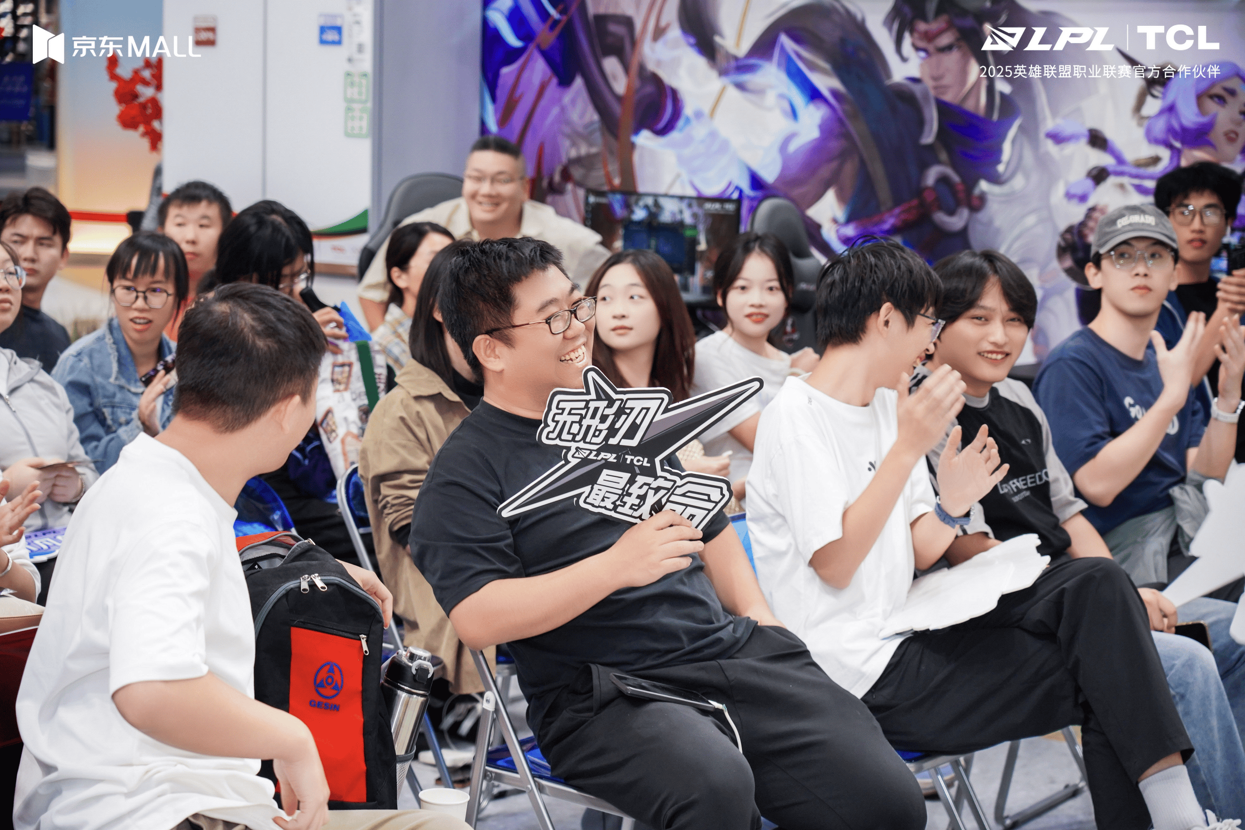 直击LOL全球(qiú)总决赛！TCL厦门嘉(jiā)年华，硬核科技与竞技激(jī)情双曏(xiàng)拉满