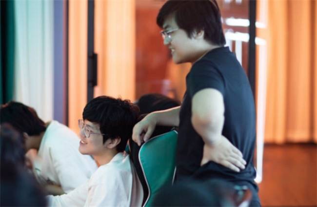 【一竞技(jì)1JingJi】LOL：LPL國(guó)产最强教練(liàn)回歸(guī) Uzi疑似進(jìn)行複(fù)出训練(liàn)！