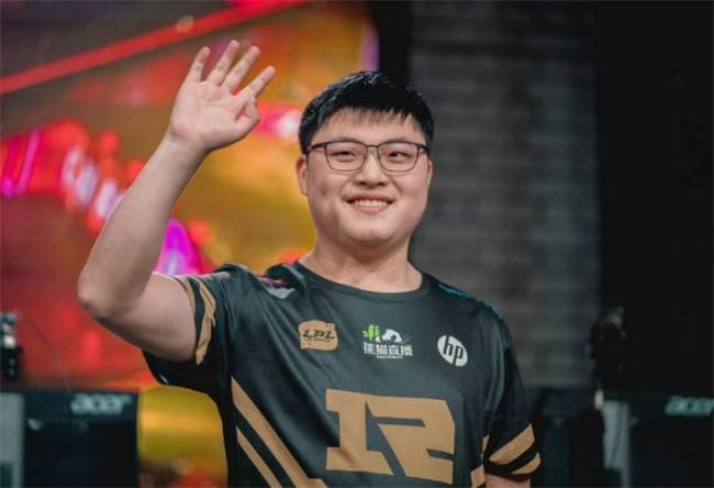 【一竞技(jì)1JingJi】LOL：LPL國(guó)产最强教練(liàn)回歸(guī) Uzi疑似進(jìn)行複(fù)出训練(liàn)！