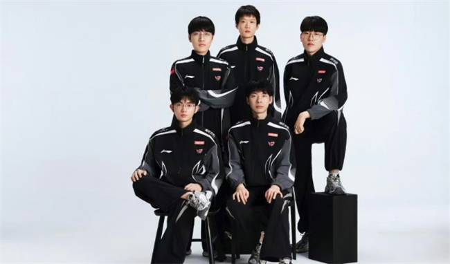 【一(yī)竞技(jì)1JingJi】LOL：LPL首支至臻(zhēn)全華(huá)班(bān)诞生 AL新教练打(dǎ)脸Tabe