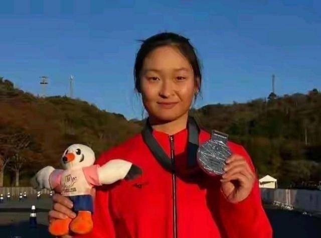 王琦琦在夏季聽(tīng)障(zhàng)奥运会夺女子公(gōng)路自行(xíng)车1公(gōng)里冲刺争先(xiān)赛亚军