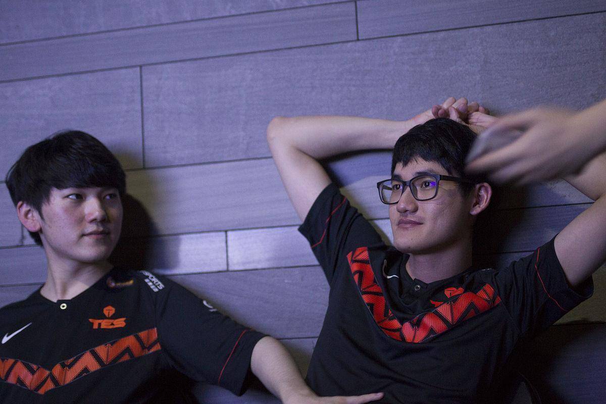 T1全球(qiú)总决赛三连冠(guān)Faker成六冠(guān)王！電(diàn)競(jìng)史(shǐ)上最(zuì)伟大(dà)王朝诞生，LCK彻底改(gǎi)写游戏规则，深度解析LCK王朝统治(zhì)力：三连冠(guān)只是开始？